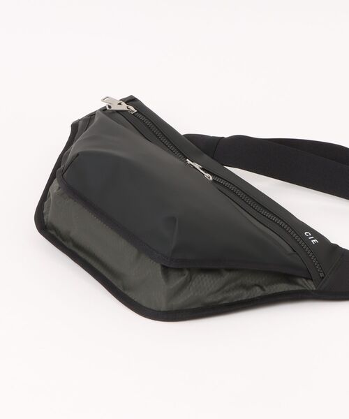 CIE(シー)の「【CIE】VARIOUS SLINGBAG-M(ボディバッグ/ウエストポーチ・メンズ・グレー/ブラック・FREE)」の4枚目の写真