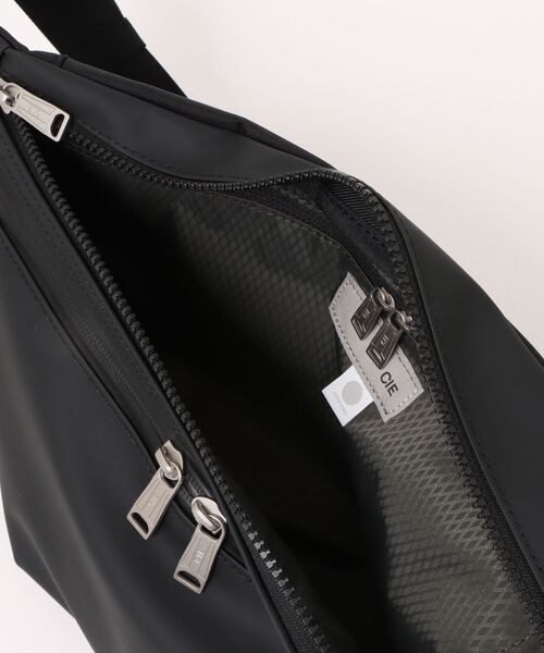 CIE(シー)の「【CIE】VARIOUS SLINGBAG-M(ボディバッグ/ウエストポーチ・メンズ・グレー/ブラック・FREE)」の5枚目の写真