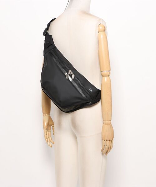 CIE(シー)の「【CIE】VARIOUS SLINGBAG-M(ボディバッグ/ウエストポーチ・メンズ・グレー/ブラック・FREE)」の8枚目の写真