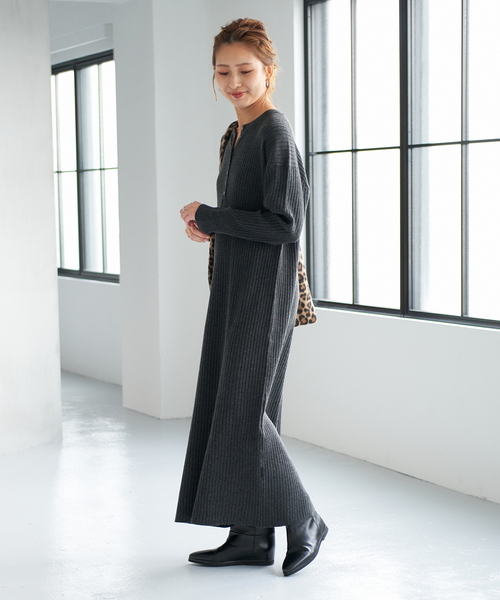 Spick & Span(スピックアンドスパン)の「《新色有り / 追加》ヘンリーネックリブニットワンピース(ワンピース・レディース・その他1/ブラック/チャコールグレー・FREE)」の9枚目の写真
