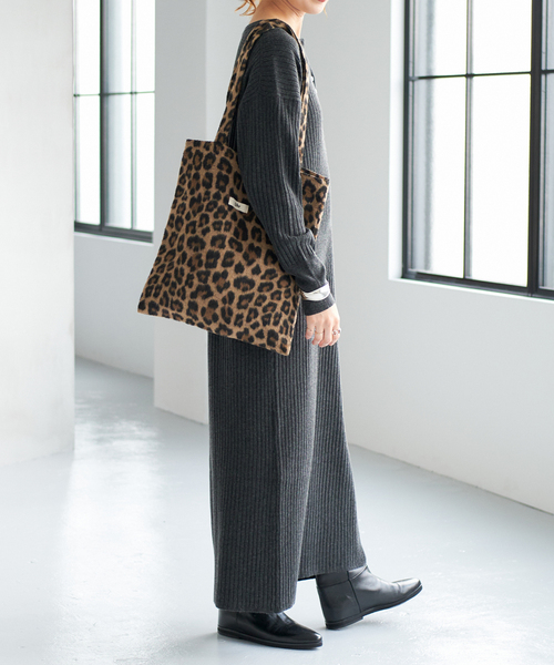 Spick & Span(スピックアンドスパン)の「《新色有り / 追加》ヘンリーネックリブニットワンピース(ワンピース・レディース・その他1/ブラック/チャコールグレー・FREE)」の11枚目の写真