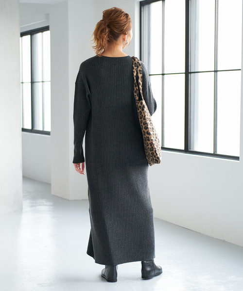 Spick & Span(スピックアンドスパン)の「《新色有り / 追加》ヘンリーネックリブニットワンピース(ワンピース・レディース・その他1/ブラック/チャコールグレー・FREE)」の12枚目の写真