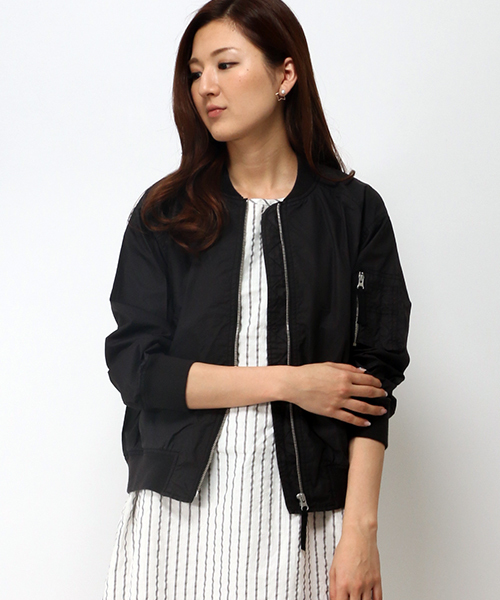 LBC(エルビーシー)の「コットンタイプライターブルゾン (ブルゾン・レディース・オフホワイト/ブラック/オリーブ・LARGE/MEDIUM)」の2枚目の写真