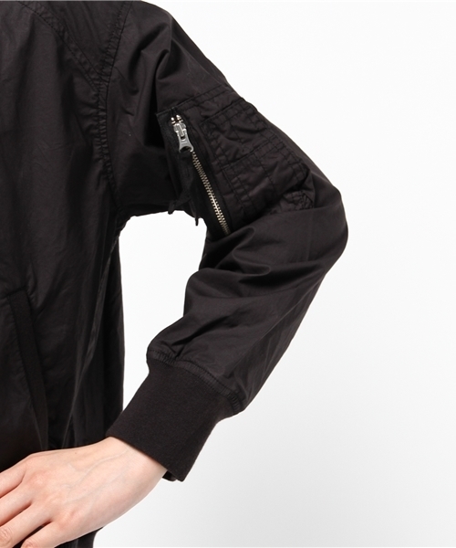 LBC(エルビーシー)の「コットンタイプライターブルゾン (ブルゾン・レディース・オフホワイト/ブラック/オリーブ・LARGE/MEDIUM)」の8枚目の写真