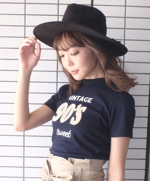 dazzlin（ダズリン）の「90'sハイネックロゴトップス（Tシャツ/カットソー・レディース・オフホワイト/グレー/ネイビー・FREE）」の3枚目の写真