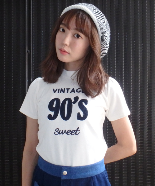 dazzlin（ダズリン）の「90'sハイネックロゴトップス（Tシャツ/カットソー・レディース・オフホワイト/グレー/ネイビー・FREE）」の2枚目の写真