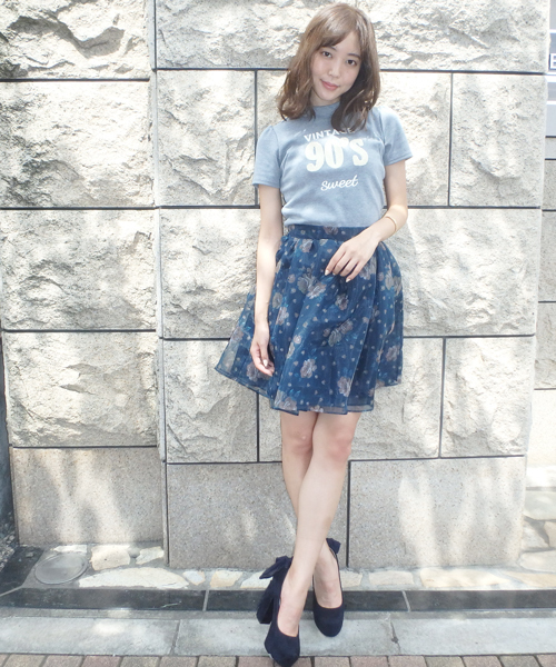 dazzlin（ダズリン）の「90'sハイネックロゴトップス（Tシャツ/カットソー・レディース・オフホワイト/グレー/ネイビー・FREE）」の7枚目の写真