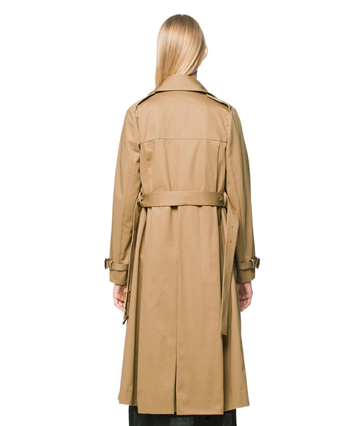 CLANE（クラネ）の「BACK VOLUME TUCK TRENCH COAT（トレンチコート・レディース・ベージュ/ブラック・1/2）」の7枚目の写真