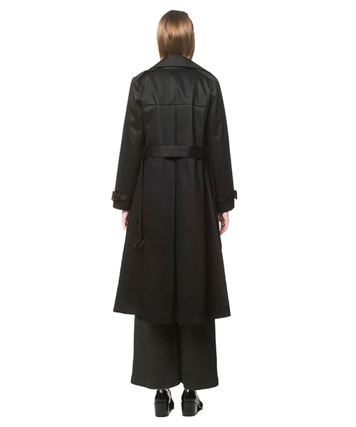 CLANE（クラネ）の「BACK VOLUME TUCK TRENCH COAT（トレンチコート・レディース・ベージュ/ブラック・1/2）」の3枚目の写真