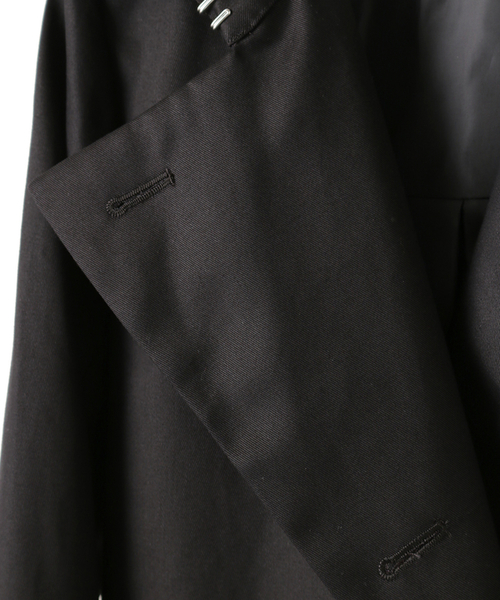 CLANE（クラネ）の「BACK VOLUME TUCK TRENCH COAT（トレンチコート・レディース・ベージュ/ブラック・1/2）」の5枚目の写真