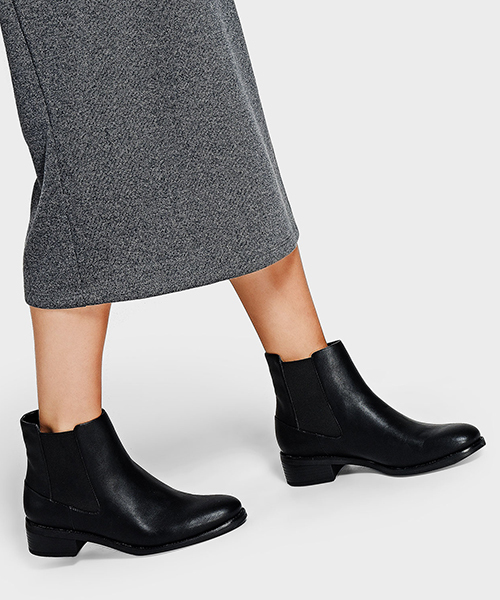 CHARLES & KEITH(チャールズ & キース)の「チェルシーアンクルブーツ / CHELSEA ANKLE BOOTS(ブーツ・レディース・ブラック/ネイビー・25cm/23cm/24.5cm/22.5cm/23.5cm)」の14枚目の写真