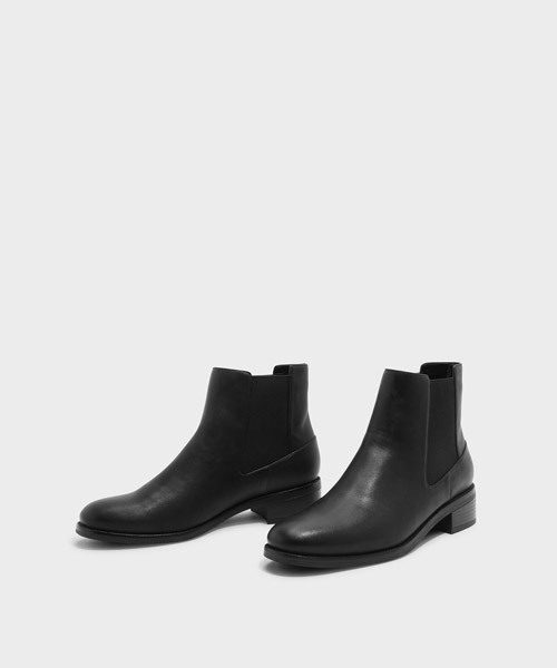 CHARLES & KEITH(チャールズ & キース)の「チェルシーアンクルブーツ / CHELSEA ANKLE BOOTS(ブーツ・レディース・ブラック/ネイビー・25cm/23cm/24.5cm/22.5cm/23.5cm)」の13枚目の写真