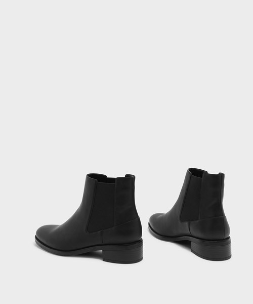 CHARLES & KEITH(チャールズ & キース)の「チェルシーアンクルブーツ / CHELSEA ANKLE BOOTS(ブーツ・レディース・ブラック/ネイビー・25cm/23cm/24.5cm/22.5cm/23.5cm)」の12枚目の写真