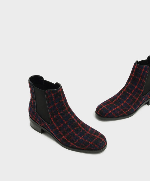 CHARLES & KEITH(チャールズ & キース)の「チェルシーアンクルブーツ / CHELSEA ANKLE BOOTS(ブーツ・レディース・ブラック/ネイビー・25cm/23cm/24.5cm/22.5cm/23.5cm)」の5枚目の写真