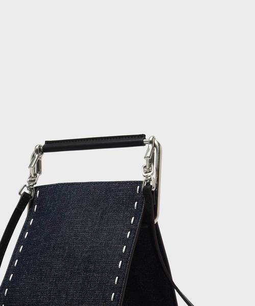 CHARLES & KEITH(チャールズ & キース)の「ステープラーエフェクトストラクチャーバッグ / STAPLER EFFECT STRUCTURED BAG(ハンドバッグ・レディース・ブラック/ブルー/ミント・S)」の12枚目の写真
