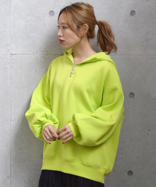 w closet（ダブルクローゼット）の「ハーフZIPフードプルオーバー_（パーカー・レディース・ピンク/ライム/アイボリー/スミクロ・FREE）」の4枚目の写真