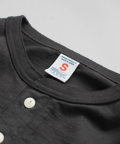 Denime(ドゥニーム)の「BASIC CUTSEW LS HENLEYNECK TEE(Tシャツ/カットソー・メンズ・スミクロ/ネイビー/ホワイト/ライトブラウン・LARGE/MEDIUM/SMALL/X-LARGE/X-SMALL)」の5枚目の写真
