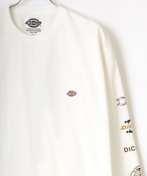 Dickies(ディッキーズ)の「Dickies/ディッキーズ ビッグシルエット 袖プリント ワンポイント ミニロゴワッペン ロングスリーブTシャツ(Tシャツ/カットソー・メンズ・ベージュ/ブラック/ダークグリーン/グリーン/ホワイト/サックスブルー・M/XL/L)」の2枚目の写真