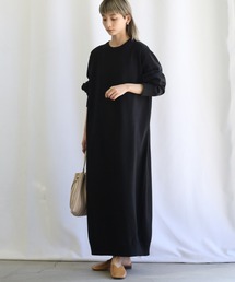 クルーネックシンプルニットロングワンピース