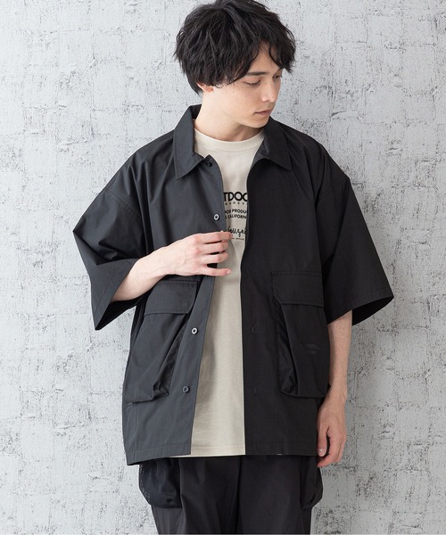 OUTDOOR PRODUCTS(アウトドアプロダクツ)の「【OUTDOOR PRODUCTS】ベンチレーションシャツ 「着るBAG」シリーズ 撥水 抗UV ポケット多数 ビッグシルエット(シャツ/ブラウス・メンズ・ベージュ/ブラック・MEDIUM/LARGE/X-LARGE)」の1枚目の写真