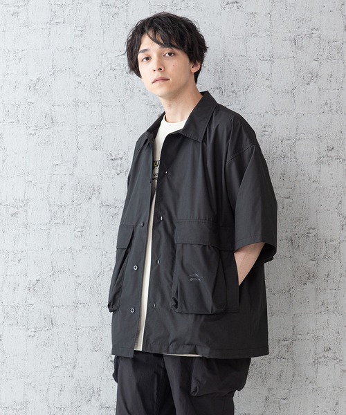OUTDOOR PRODUCTS(アウトドアプロダクツ)の「【OUTDOOR PRODUCTS】ベンチレーションシャツ 「着るBAG」シリーズ 撥水 抗UV ポケット多数 ビッグシルエット(シャツ/ブラウス・メンズ・ベージュ/ブラック・MEDIUM/LARGE/X-LARGE)」の15枚目の写真