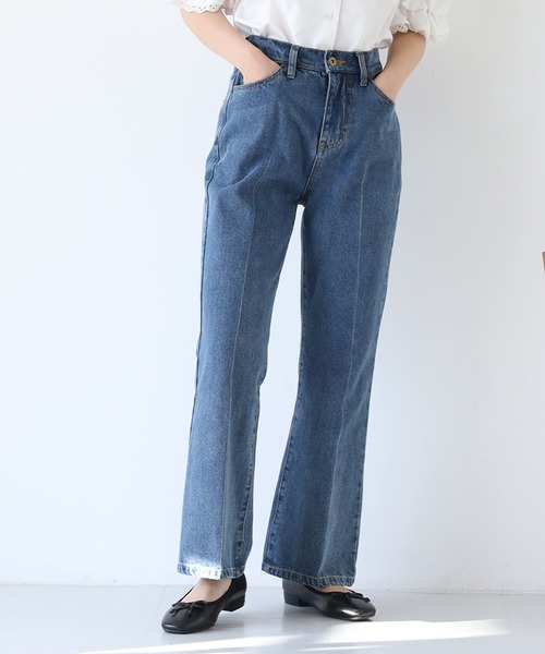 one after another NICE CLAUP（ワンアフターアナザーナイスクラップ）の「フレアデニムパンツ（デニムパンツ・レディース・サックスブルー/インディゴブルー/ブルー・SMALL/MEDIUM）」の3枚目の写真