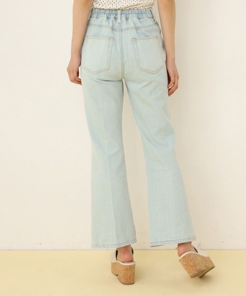 one after another NICE CLAUP（ワンアフターアナザーナイスクラップ）の「フレアデニムパンツ（デニムパンツ・レディース・サックスブルー/インディゴブルー/ブルー・SMALL/MEDIUM）」の12枚目の写真