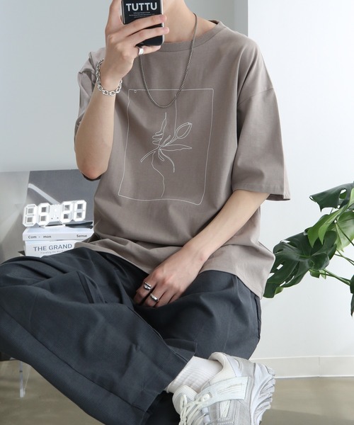 TUTTU（トゥトゥ）の「ニュアンス アート プリント 刺繍 ビッグシルエットTシャツ（Tシャツ/カットソー・メンズ・ブラック/ホワイト/スカイブルー/ベージュ/ブラック系その他2/グレイッシュベージュ/ホワイト系その他2/チャコール/アイボリー/ミント/ホワイト系その他/グレー系その他2・L/M）」の9枚目の写真