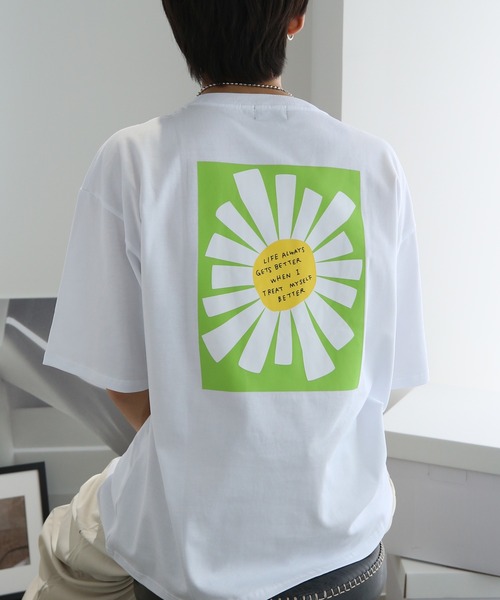 TUTTU（トゥトゥ）の「ニュアンス アート プリント 刺繍 ビッグシルエットTシャツ（Tシャツ/カットソー・メンズ・ブラック/ホワイト/スカイブルー/ベージュ/ブラック系その他2/グレイッシュベージュ/ホワイト系その他2/チャコール/アイボリー/ミント/ホワイト系その他/グレー系その他2・L/M）」の4枚目の写真