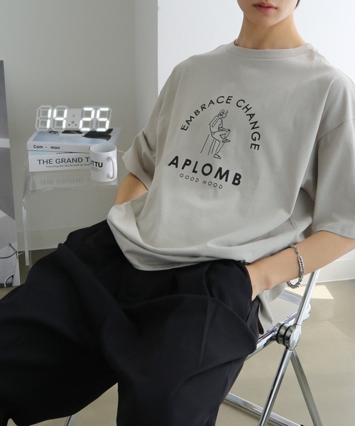 TUTTU（トゥトゥ）の「ニュアンス アート プリント 刺繍 ビッグシルエットTシャツ（Tシャツ/カットソー・メンズ・ブラック/ホワイト/スカイブルー/ベージュ/ブラック系その他2/グレイッシュベージュ/ホワイト系その他2/チャコール/アイボリー/ミント/ホワイト系その他/グレー系その他2・L/M）」の10枚目の写真