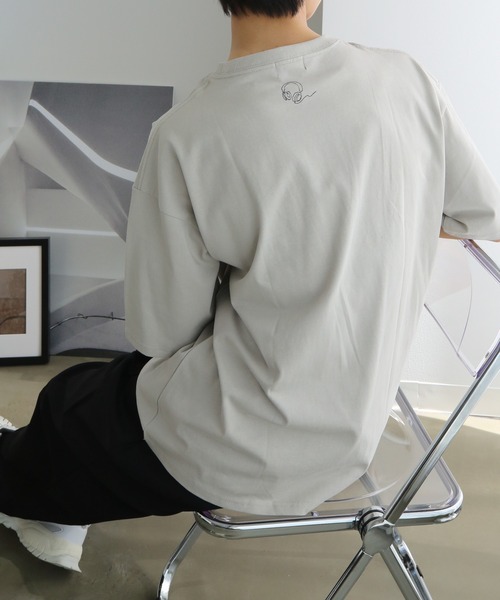 TUTTU（トゥトゥ）の「ニュアンス アート プリント 刺繍 ビッグシルエットTシャツ（Tシャツ/カットソー・メンズ・ブラック/ホワイト/スカイブルー/ベージュ/ブラック系その他2/グレイッシュベージュ/ホワイト系その他2/チャコール/アイボリー/ミント/ホワイト系その他/グレー系その他2・L/M）」の17枚目の写真