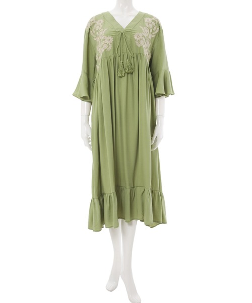 fifth calin（フィフスカラン）の「エンブロイダリーフレアスリーブワンピース（ワンピース・レディース・ベージュ/グリーン・MEDIUM）」の4枚目の写真