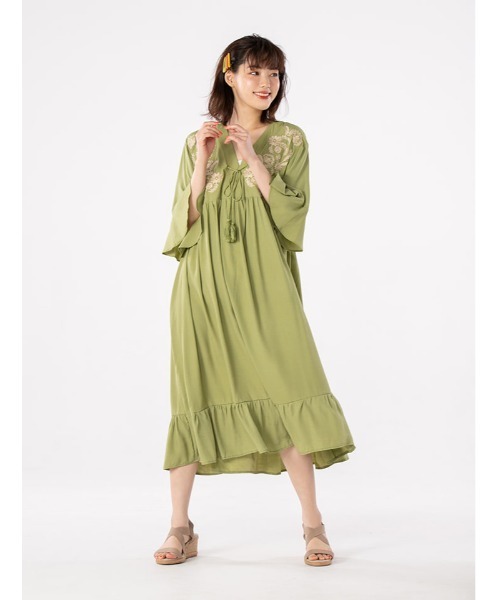 fifth calin（フィフスカラン）の「エンブロイダリーフレアスリーブワンピース（ワンピース・レディース・ベージュ/グリーン・MEDIUM）」の15枚目の写真