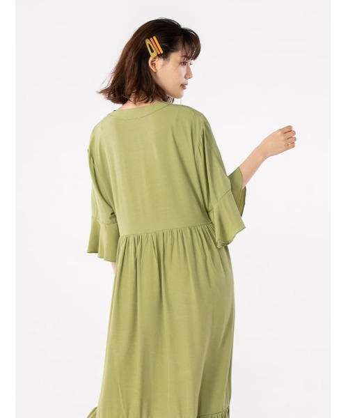 fifth calin（フィフスカラン）の「エンブロイダリーフレアスリーブワンピース（ワンピース・レディース・ベージュ/グリーン・MEDIUM）」の14枚目の写真