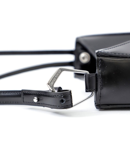 UNITED TOKYO(ユナイテッドトウキョウ)の「FRACTALミニショルダーバッグ(ショルダーバッグ・レディース・インディゴブルー/ブラック・FREE)」の5枚目の写真