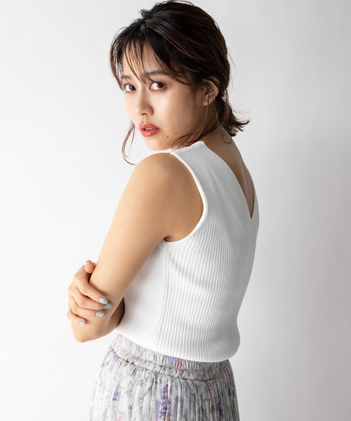MILLION CARATS（ミリオンカラッツ）の「【STYLE４】2WAYリブニットタンクトップ（ニット/セーター・レディース・オフホワイト/チャコールグレー/オレンジ/ベージュ・FREE）」の8枚目の写真