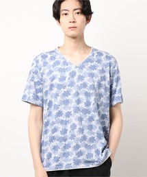 VネックTシャツ