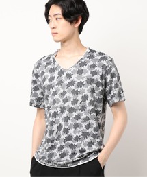 VネックTシャツ