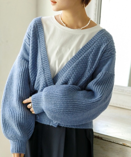 SLURR（スラ―）の「【マシンウォッシャブル】ケーブルカシュクールカーディガン（カーディガン/ボレロ・レディース・ピンク/ブルー系その他7/アイボリー・FREE）」の2枚目の写真