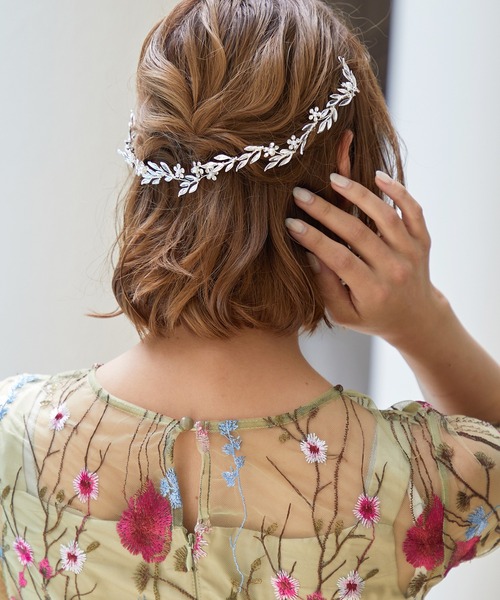 Kana(カナ)の「シルバー ビジュー パール リーフモチーフ ヘッドドレス 結婚式 お呼ばれ オケージョン(ヘアピン・レディース・シルバー・フリー)」の12枚目の写真
