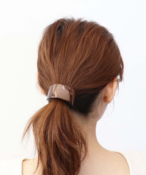 Three Four Time（ｽﾘｰﾌｫｰﾀｲﾑ）の「フランス製マーブルポニー（ヘアゴム・レディース・グレー/ブラウン・FREE）」の2枚目の写真