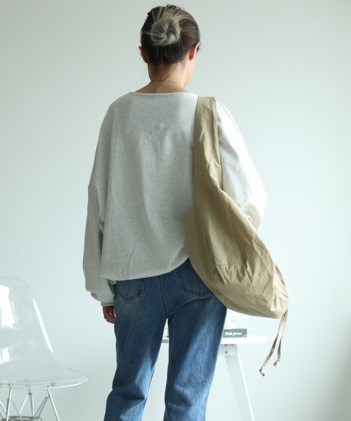 aimoha（アイモハ）の「レトロ調カジュアルオーバースウェット（スウェット・レディース・ブラック/グレー・FREE）」の14枚目の写真