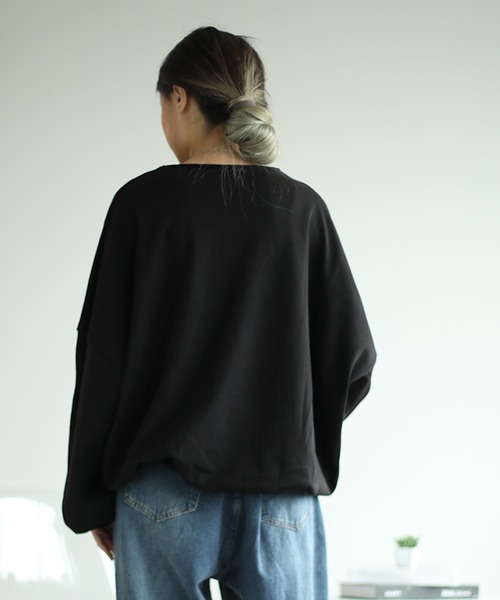aimoha（アイモハ）の「レトロ調カジュアルオーバースウェット（スウェット・レディース・ブラック/グレー・FREE）」の6枚目の写真