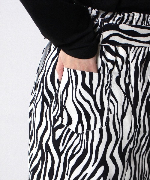 one way（ワンウェイ）の「【oneway】ベルト付きミディアムタイトスカート（スカート・レディース・ブラック系その他2/ブラック系その他/ブラック/ライトグリーン・FREE）」の9枚目の写真