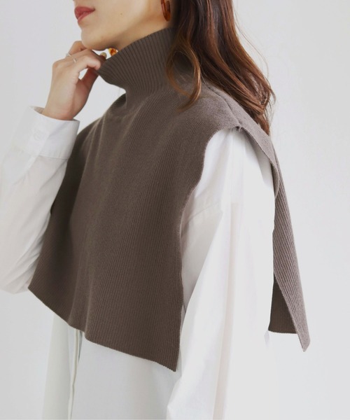 HER CLOSET（ハークローゼット）の「【shemoshelly】ケープハイネックニット（付け襟・レディース・ホワイト/ブラック/ダークブラウン/ブルー/グリーン/グレイッシュベージュ・M）」の4枚目の写真