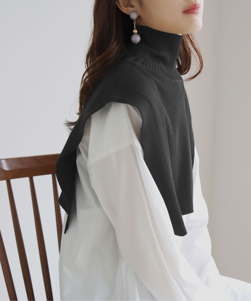 HER CLOSET（ハークローゼット）の「【shemoshelly】ケープハイネックニット（付け襟・レディース・ホワイト/ブラック/ダークブラウン/ブルー/グリーン/グレイッシュベージュ・M）」の3枚目の写真