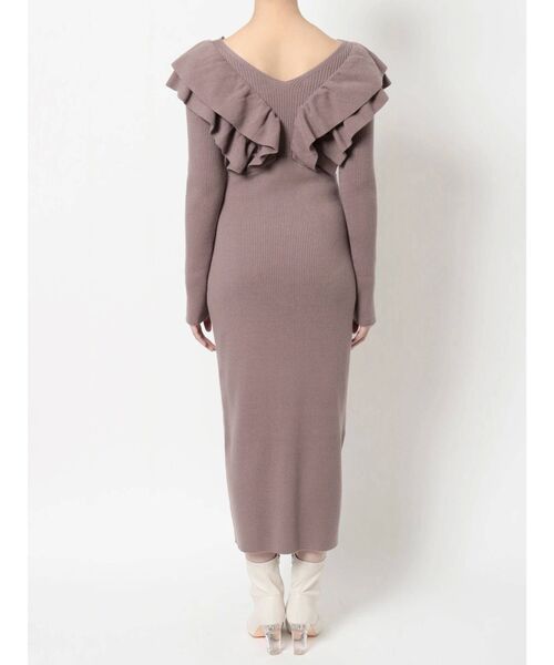 MERCURYDUO（マーキュリーデュオ）の「オフショル2WAYラッフルニットワンピース（ワンピース・レディース・ブラック/ブラウン/ベージュ/ブルー・FREE）」の5枚目の写真