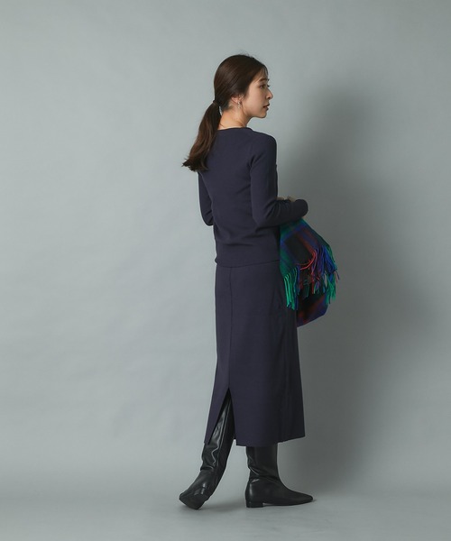 RIVE DROITE（リヴドロワ）の「大人のワードローブにマストな一枚　針抜き裏総針Vネックニット（ニット/セーター・レディース・ベージュ/ライトベージュ/ネイビー・FREE）」の22枚目の写真