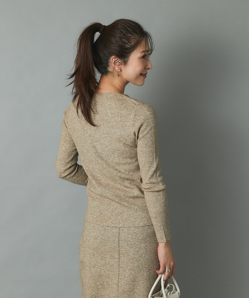 RIVE DROITE（リヴドロワ）の「大人のワードローブにマストな一枚　針抜き裏総針Vネックニット（ニット/セーター・レディース・ベージュ/ライトベージュ/ネイビー・FREE）」の8枚目の写真