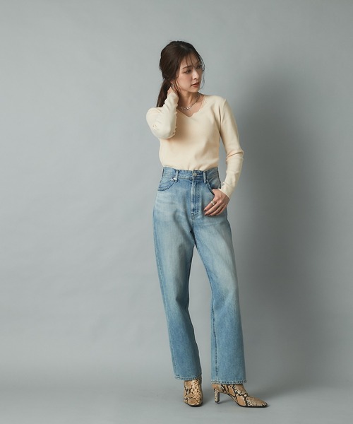 RIVE DROITE（リヴドロワ）の「大人のワードローブにマストな一枚　針抜き裏総針Vネックニット（ニット/セーター・レディース・ベージュ/ライトベージュ/ネイビー・FREE）」の10枚目の写真